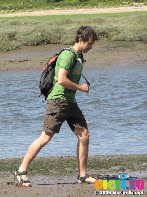 SX07953 Wouko skating through mud on banks of Ogmore River